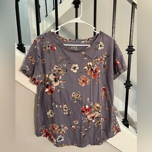 Maurice's Women's  24/7 floral T-shirt. Barely worn! Medium.